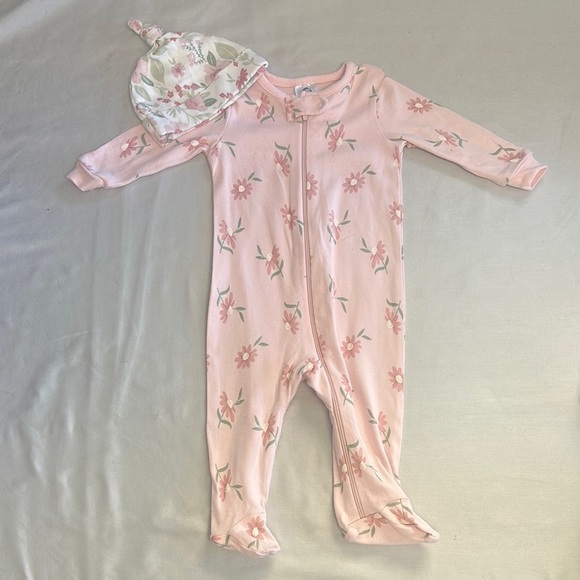 Gerber - Pink Footie One Piece Sleeper with Long Sleeves and hat - Picture 1 of 4